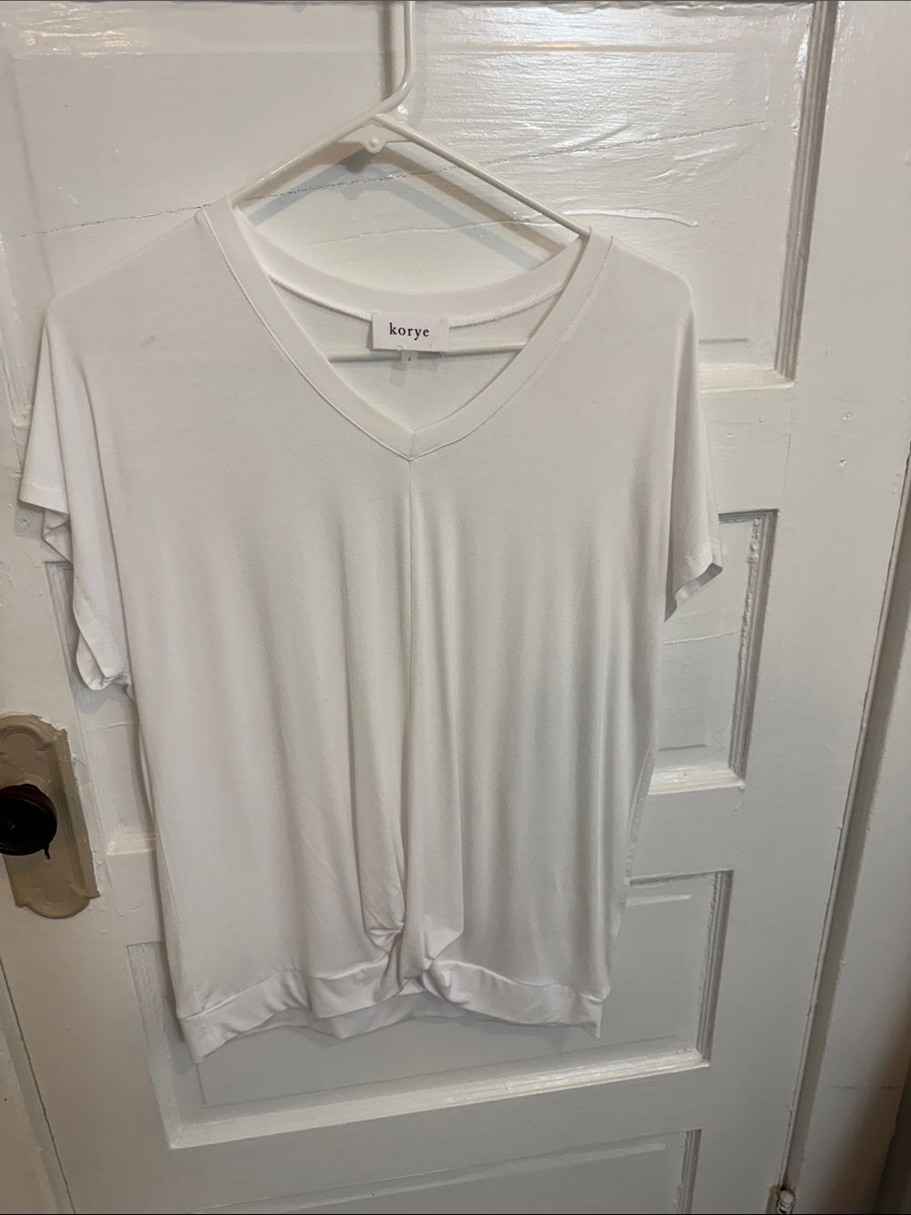 Women's V-Neck White Short Sleeve Top